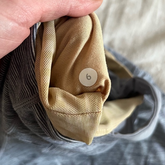 Lululemon Scoop Neck Tank - Heathered Gray - Picture 4 of 4